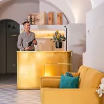 Boutique De La Hotel 3*