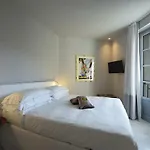 Boutique De La Hotel