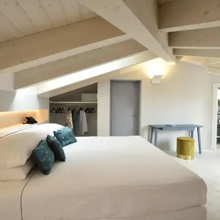 Hotel Boutique De La 3*