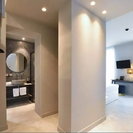 Boutique De La Hotel 3*
