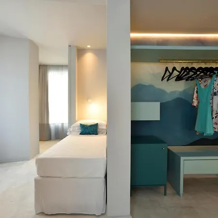 Boutique De La Hotel 3*