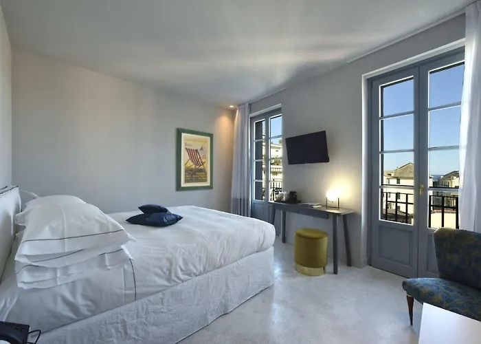 Boutique De La Hotel 3*