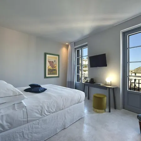 Boutique De La Hotel 3*