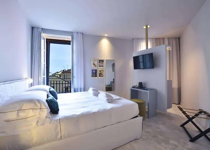 Ξενοδοχείο Boutique De La 3*